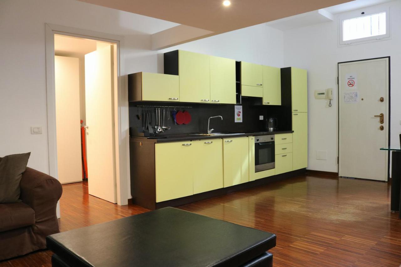 Ferienwohnung Cozy & Large Loft Famagosta Mailand Exterior foto